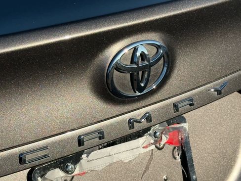 Used 2022 Toyota Camry XLE image 8