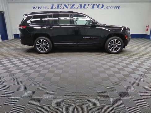 Used 2024 Jeep Grand Cherokee L Overland w/ Luxury Tech Group IV AWD/4WD image 2