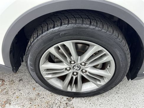 Used 2021 Toyota C-HR LE image 47