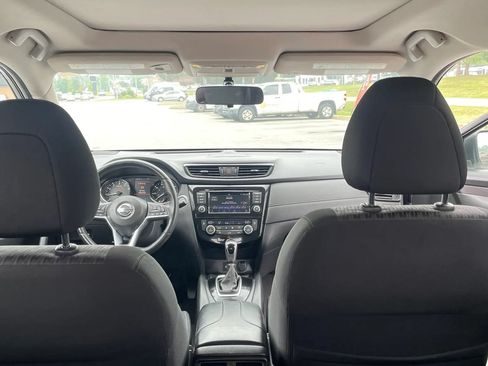 Used 2018 Nissan Rogue SV w/ Sun & Sound Touring Package AWD/4WD image 26