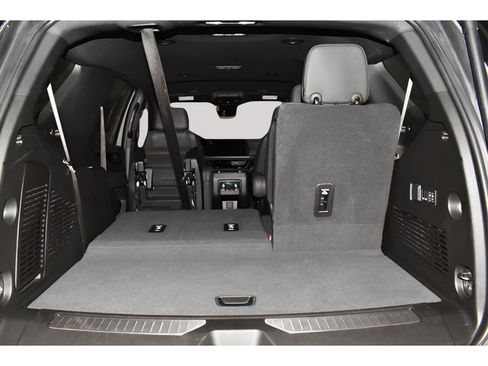 Used 2025 Chevrolet Tahoe High Country AWD/4WD image 33