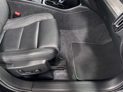 Certified 2026 Volvo XC40 B5 Plus AWD/4WD image 18