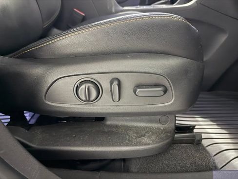 Used 2019 Chevrolet Equinox Premier FWD image 30