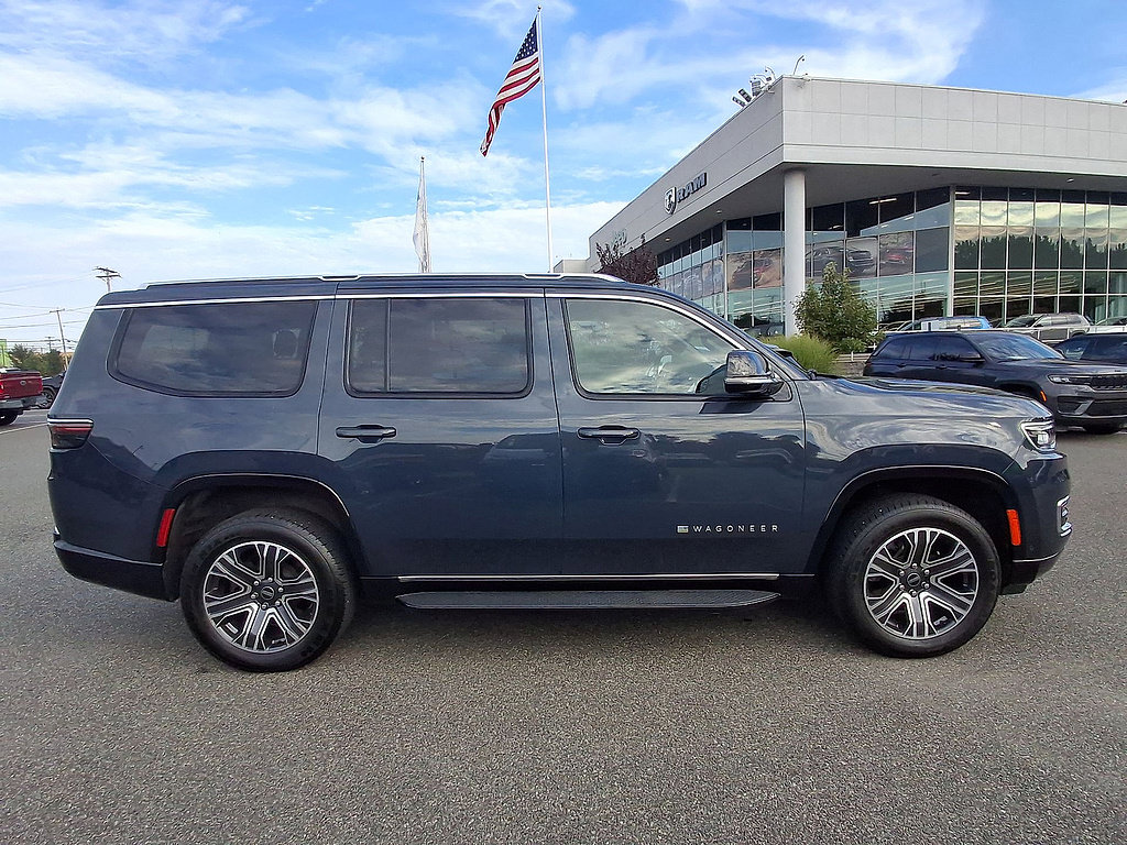 Used 2025 Jeep Wagoneer 4WD image 32
