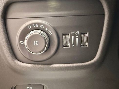 Used 2021 Jeep Grand Cherokee L Summit AWD/4WD image 19