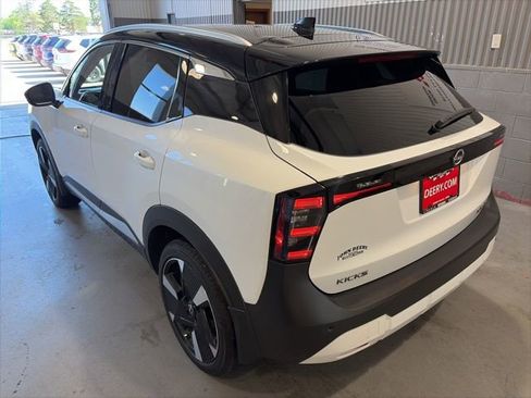 Certified 2025 Nissan Kicks SR w/ SR Premium Package AWD/4WD image 8