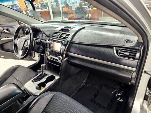 Used 2014 Toyota Camry SE image 8