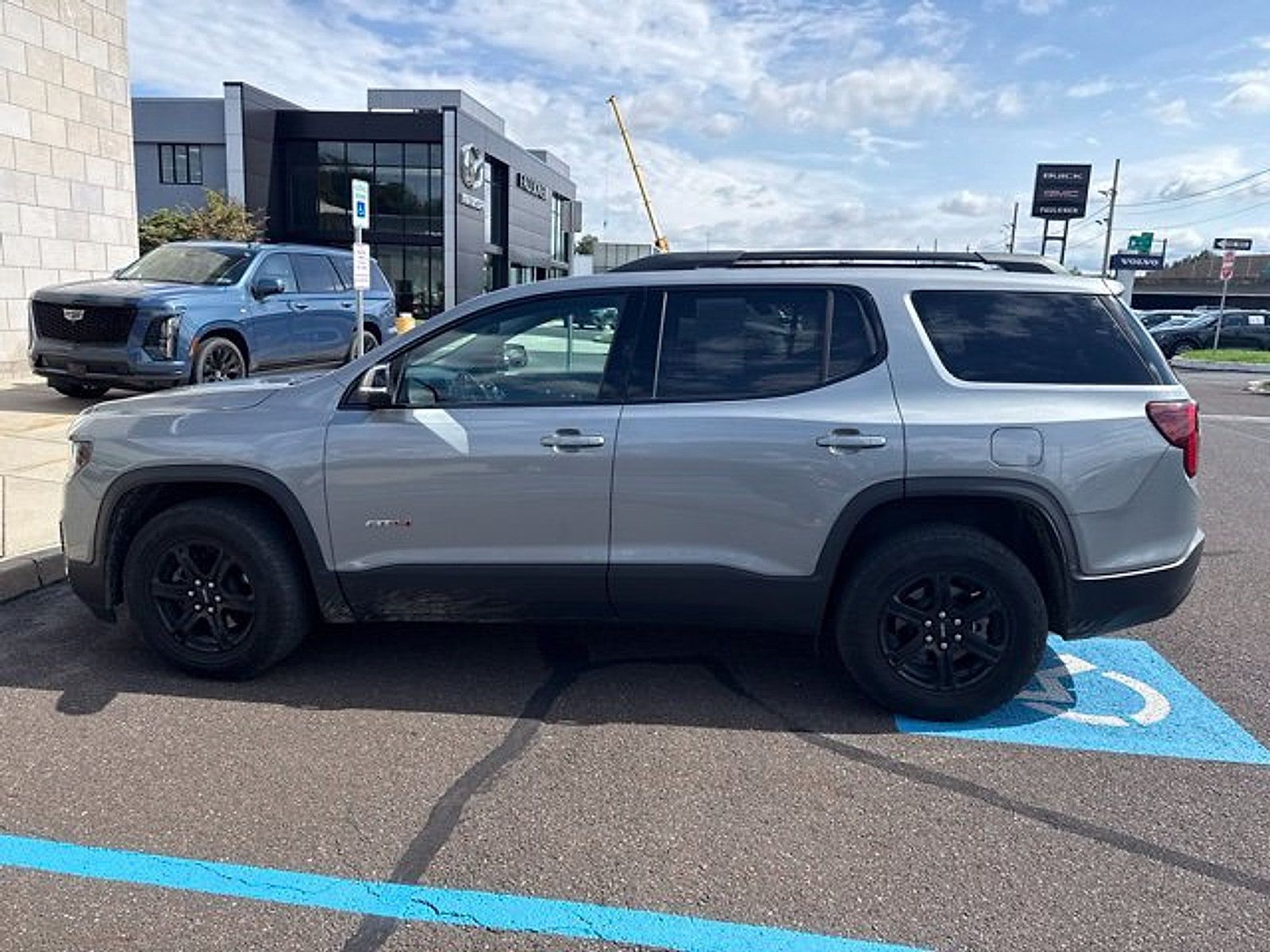 Used 2023 GMC Acadia AT4 w/ Technology Package AWD/4WD image 9