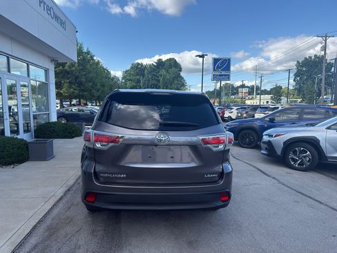 Used 2014 Toyota Highlander LE AWD/4WD image 4