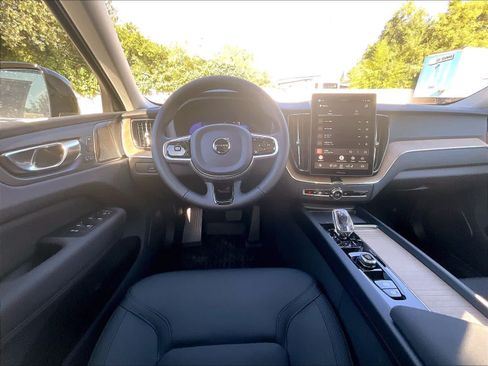 New 2027 Volvo XC60 B5 Plus AWD/4WD image 15