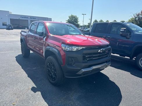 Used 2026 Chevrolet Colorado Trail Boss AWD/4WD image 2