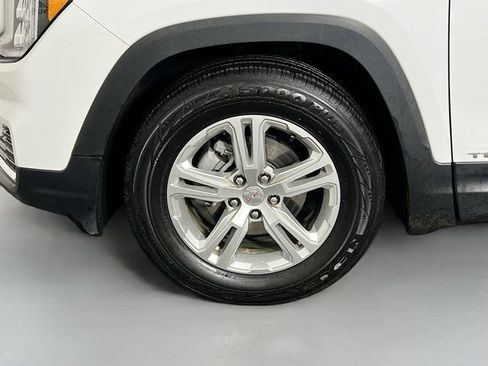 Used 2024 GMC Terrain SLE image 24