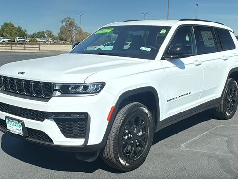 New 2026 Jeep Grand Cherokee L 2WD image 7