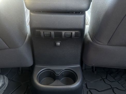 Used 2016 Jeep Wrangler Unlimited Sahara image 36