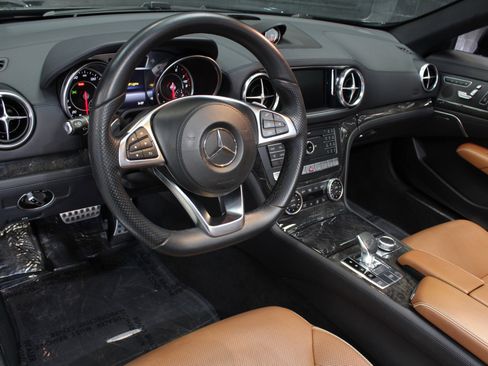 Used 2017 Mercedes-Benz SL 550 image 30