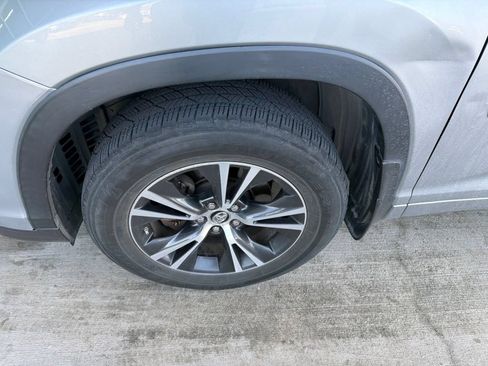 Used 2018 Toyota Highlander LE w/ Protection Package #3 AWD/4WD image 2