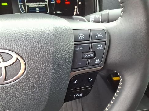 Certified 2025 Toyota Camry SE image 31