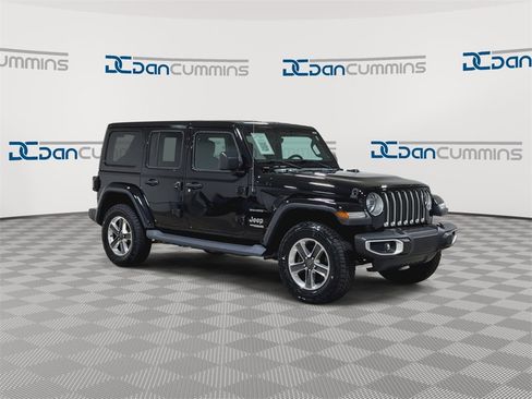 Used 2019 Jeep Wrangler Unlimited Sahara image 2
