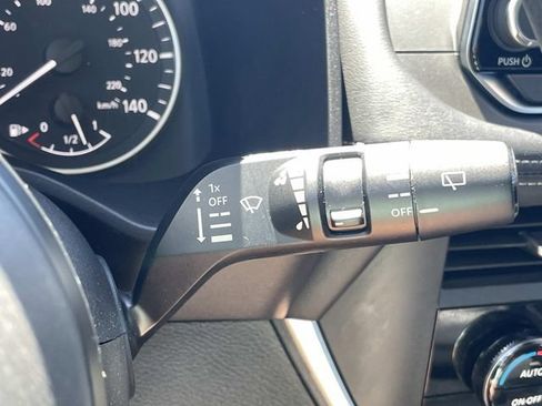 Used 2024 Nissan Rogue SV FWD image 23