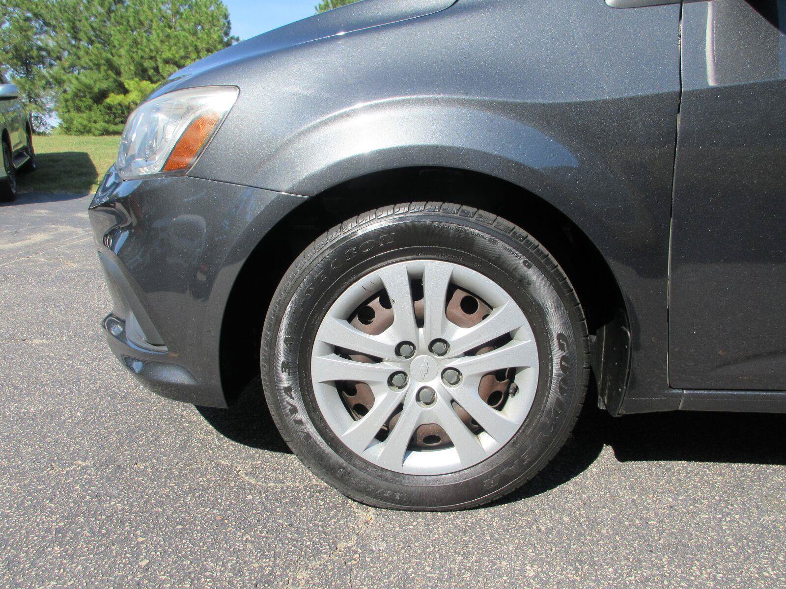 Used 2017 Chevrolet Sonic LS FWD image 21