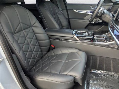 Certified 2023 BMW 740i image 21