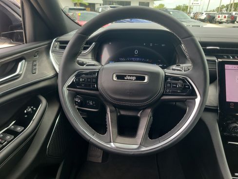 Used 2024 Jeep Grand Cherokee Overland w/ Luxury Tech Group IV AWD/4WD image 14