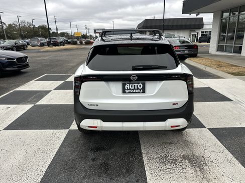 Used 2026 Nissan Kicks SR image 4