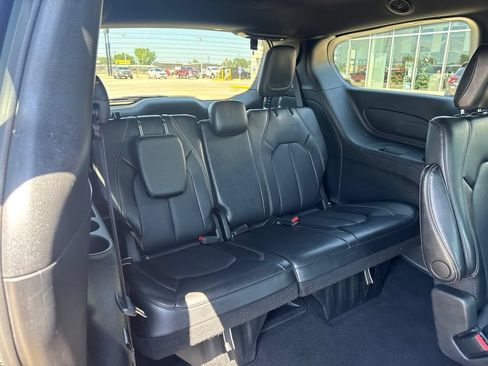 Used 2025 Chrysler Pacifica Select FWD image 33