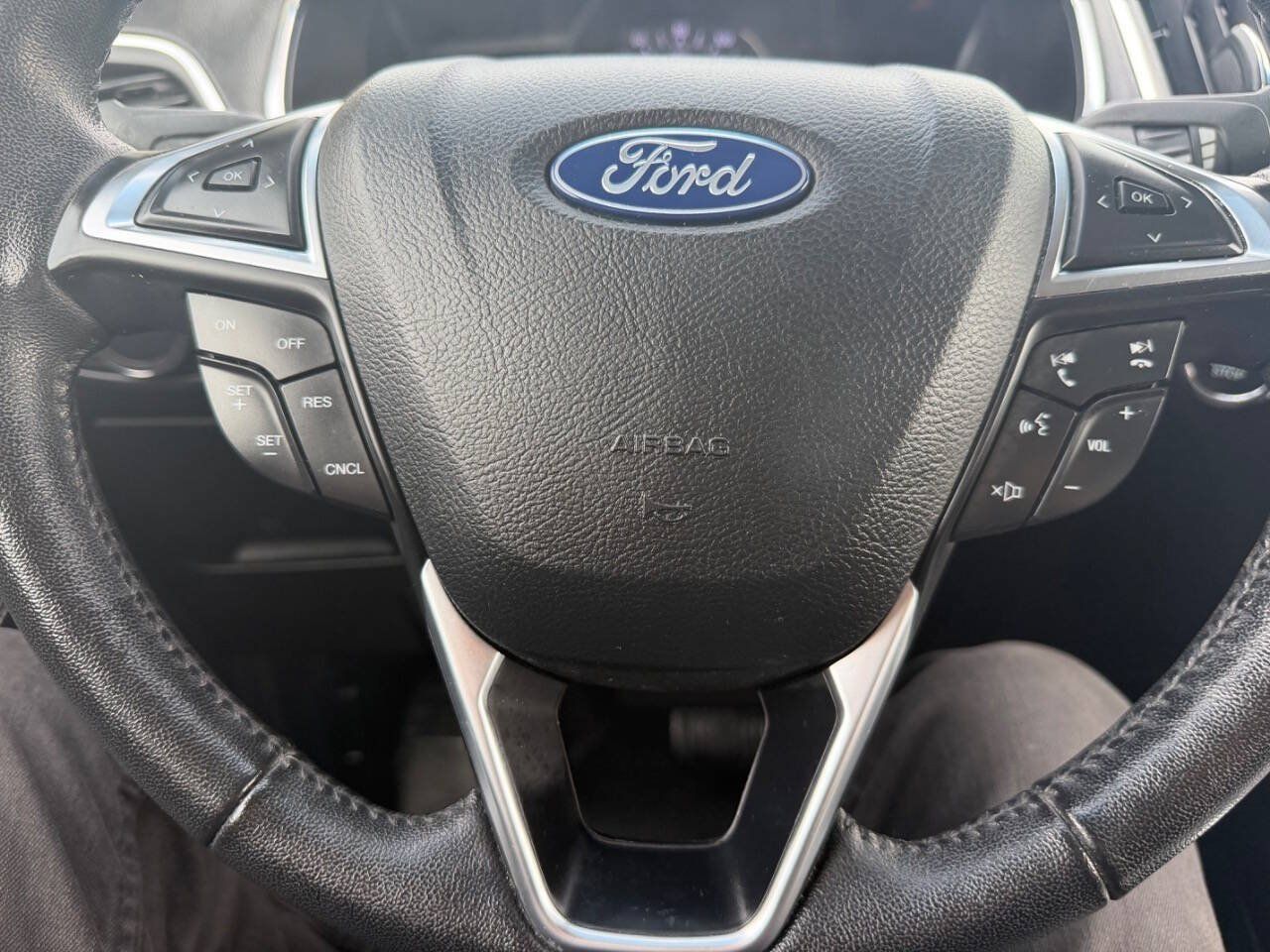 Used 2019 Ford Edge Titanium AWD/4WD image 23