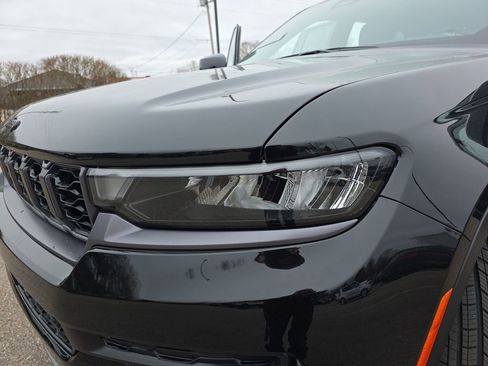 New 2026 Jeep Grand Cherokee Altitude AWD/4WD image 32