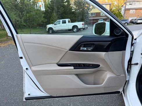 Used 2014 Honda Accord EX image 9