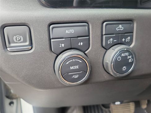 Used 2023 Chevrolet Silverado 1500 LT AWD/4WD image 22