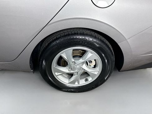 Certified 2023 Hyundai Elantra SE FWD image 32