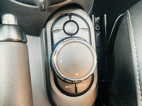 Used 2015 MINI Cooper S w/ Park Assistant Package FWD image 27