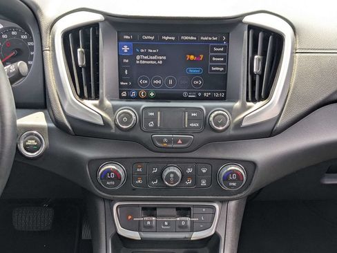 Used 2024 GMC Terrain SLT AWD/4WD image 18