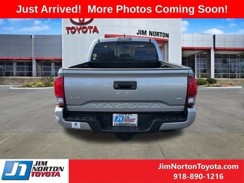 Used 2023 Toyota Tacoma SR5 w/ Technology Package image 7
