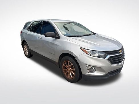 Used 2019 Chevrolet Equinox LS FWD image 2