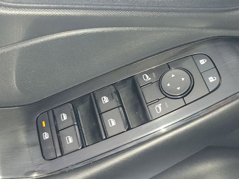 Used 2024 Nissan Rogue S FWD image 30