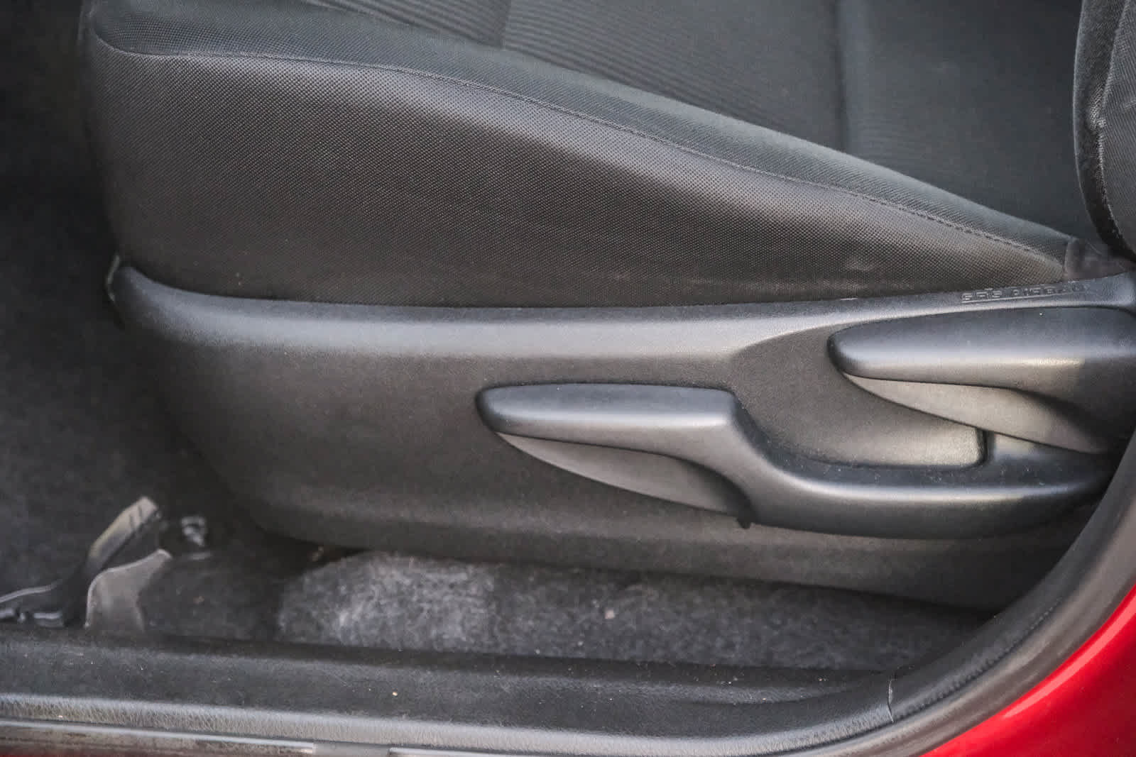 Used 2018 Toyota RAV4 LE w/ All Weather Liner Package FWD image 23