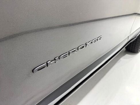 Used 2018 Jeep Cherokee Trailhawk w/ Quick Order Package 27L image 7