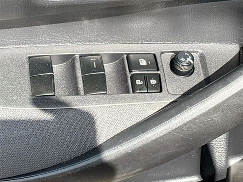 Used 2021 Toyota Corolla LE FWD image 17