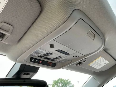 Used 2020 Chevrolet Equinox Premier FWD image 30