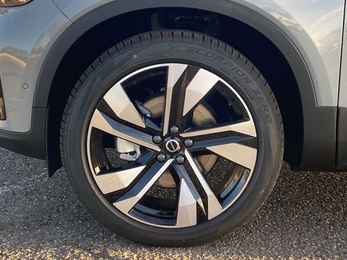 New 2026 Volvo XC40 B5 Ultra w/ Climate Package image 11