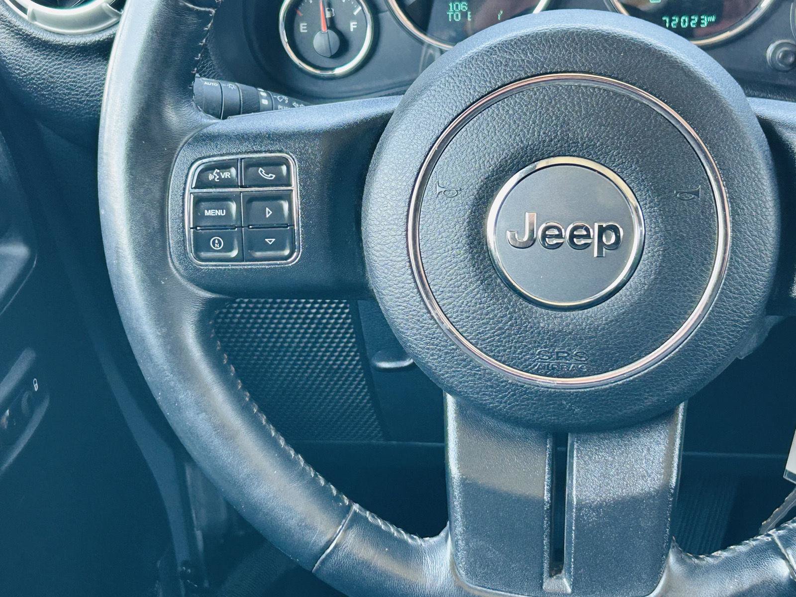 Used 2017 Jeep Wrangler Sahara w/ Connectivity Group AWD/4WD image 8