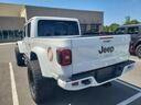Used 2022 Jeep Gladiator Overland AWD/4WD image 4
