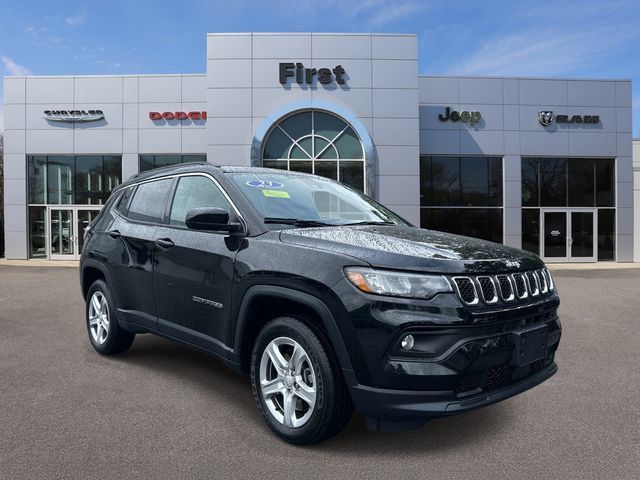 Used 2023 Jeep Compass Latitude AWD/4WD image 1