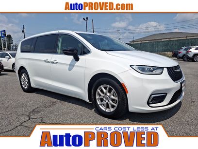Used 2024 Chrysler Pacifica Touring-L