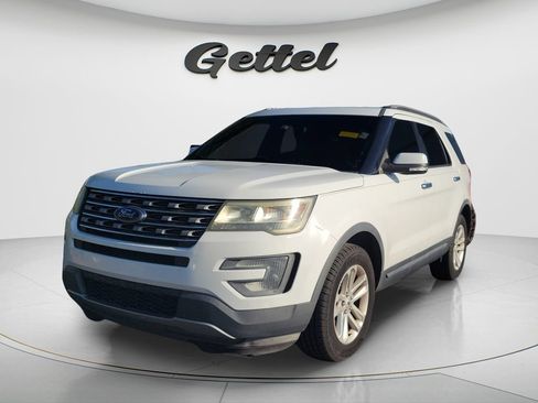Used 2017 Ford Explorer XLT w/ Equipment Group 202A FWD image 1
