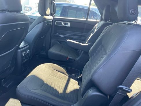 Used 2020 Ford Explorer XLT w/ Comfort Package AWD/4WD image 15
