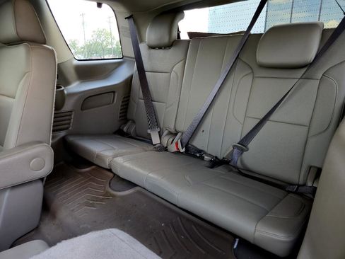 Used 2018 GMC Yukon SLT w/ Premium Edition image 14